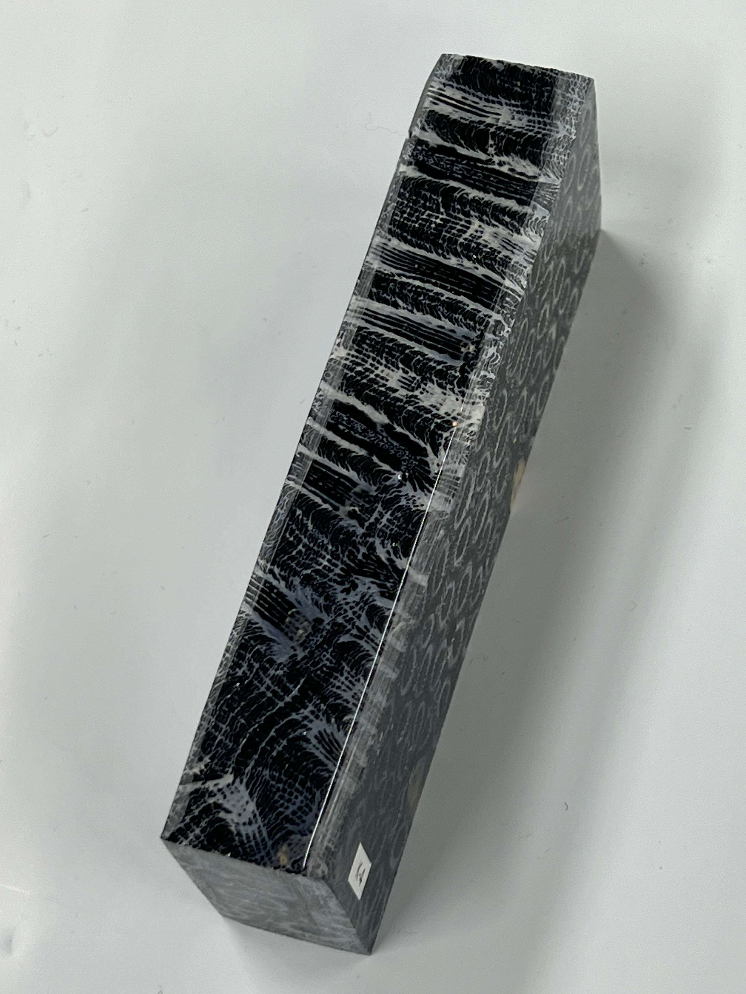 Pezzo grezzo per manico in corallo fossile K4 (nero)