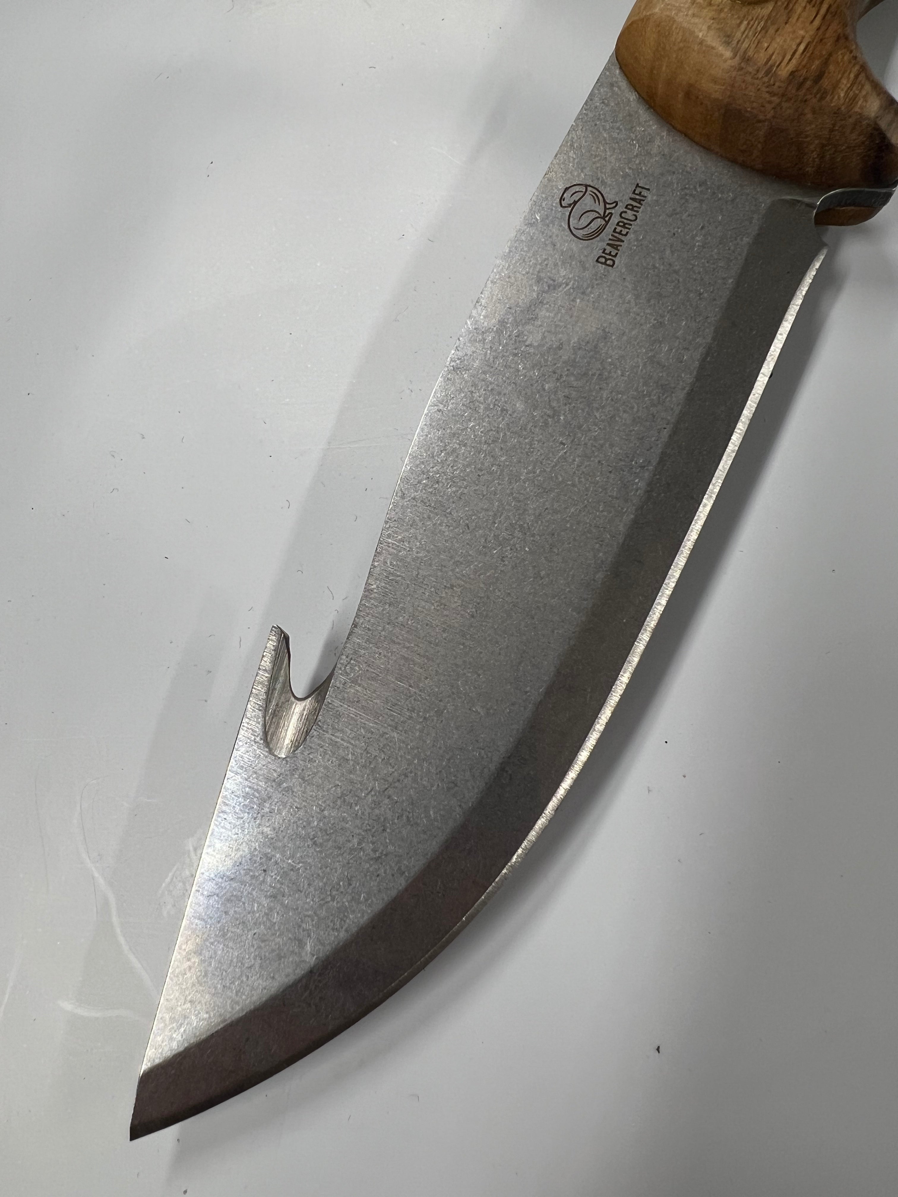 Coltello da caccia con apripancia GTK1 con fodero in pelle