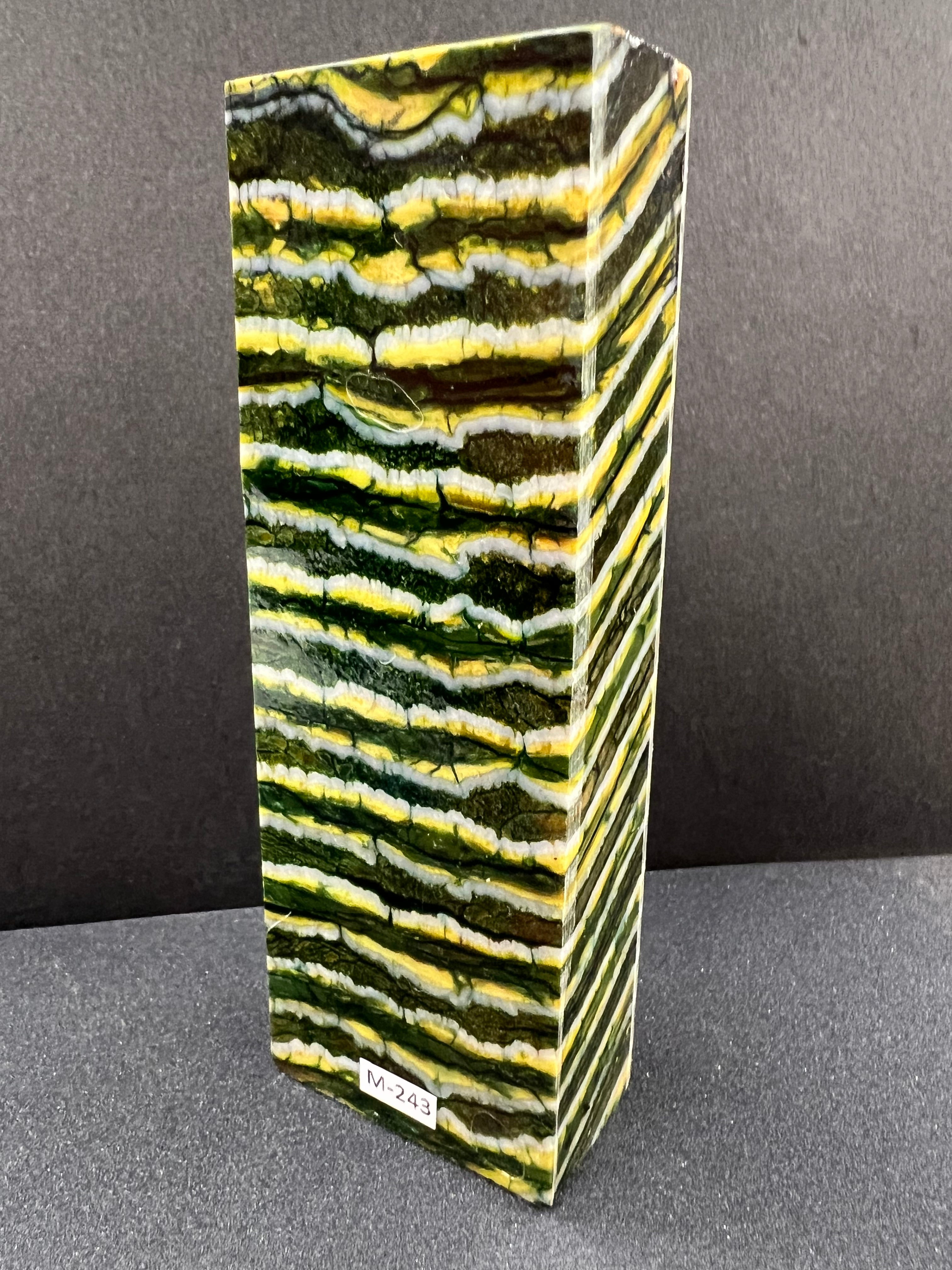 Sbozzo per manico in molare di mammut M243 (verde 17)