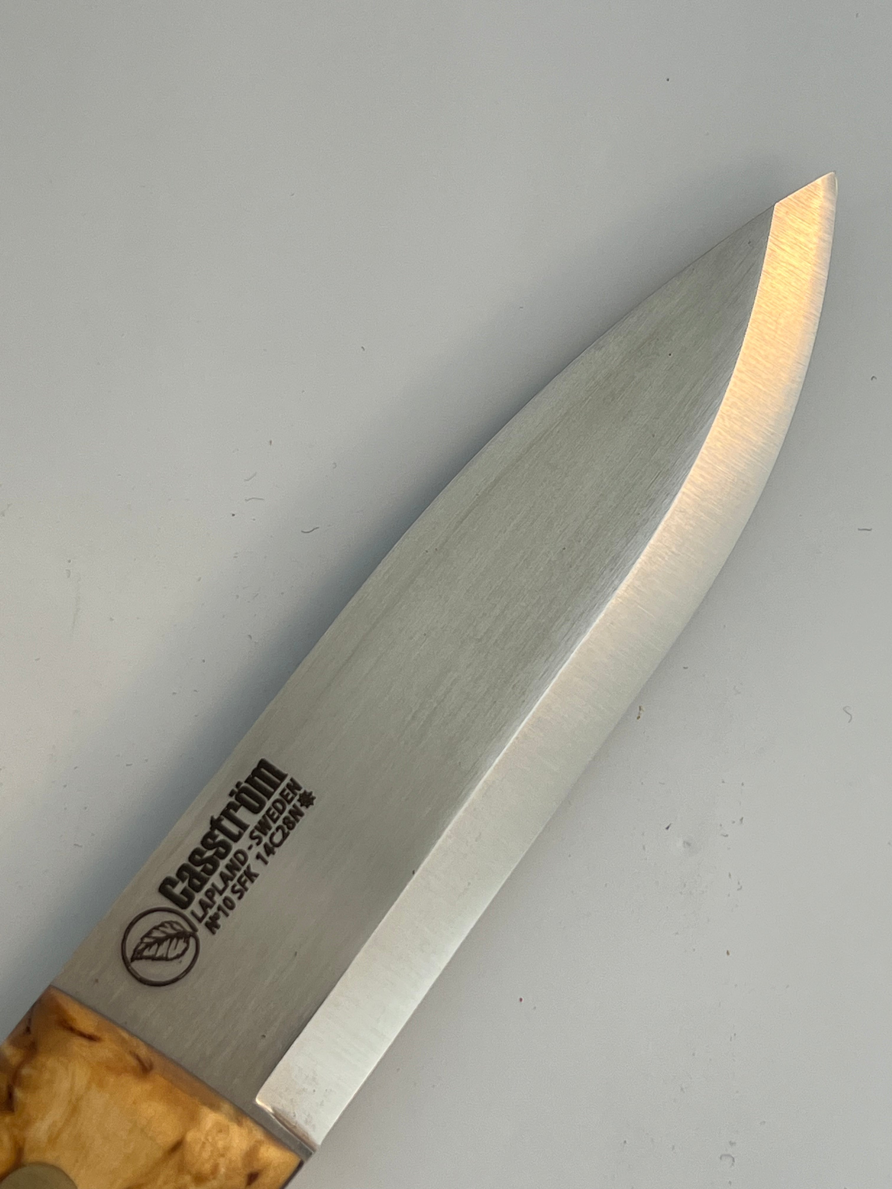 Coltello Casstrom No. 10 SFK con fodero in cuoio e cordino in cuoio