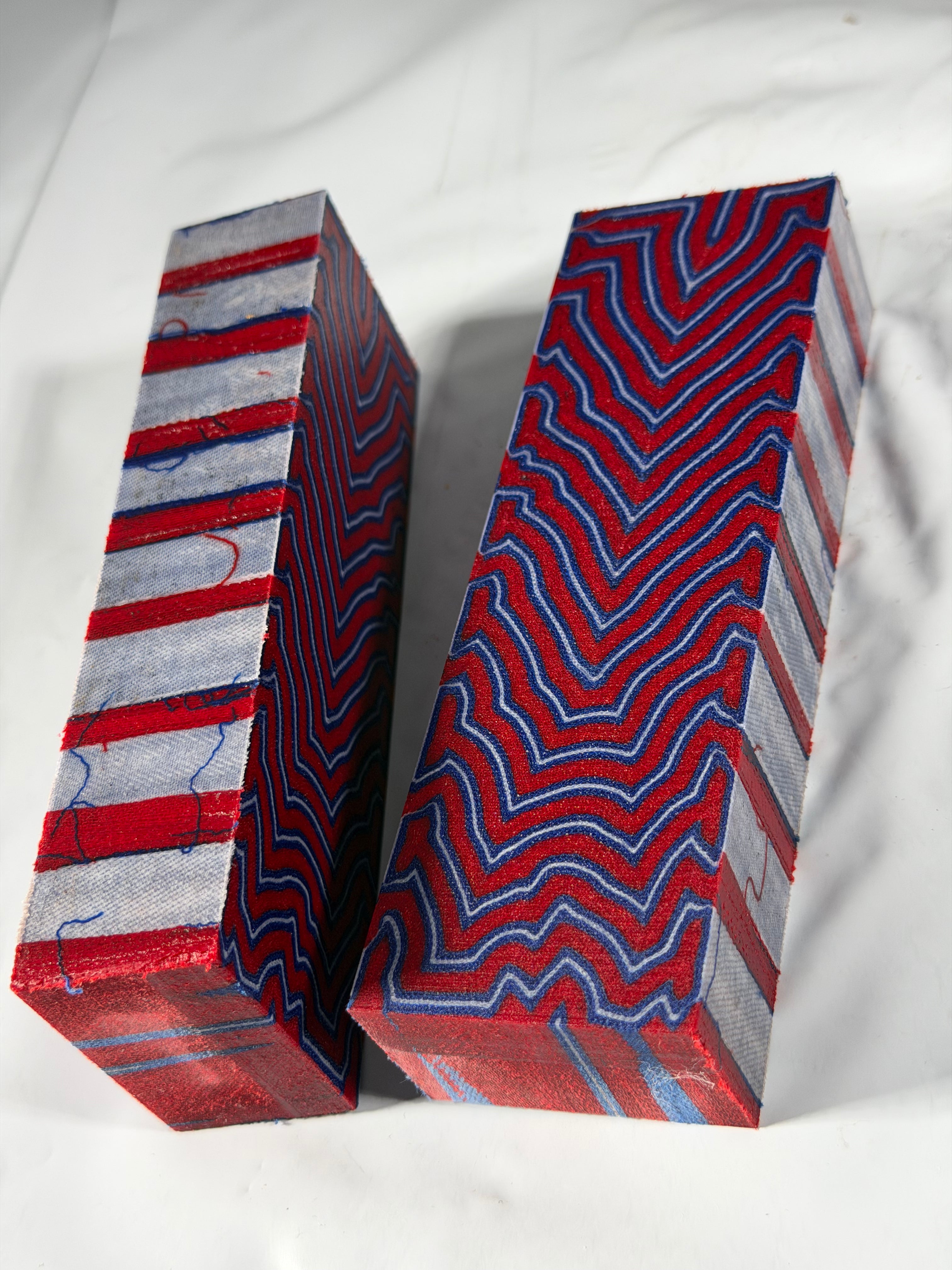 Blocco per manico in Micarta Damasco rosso bianco blu