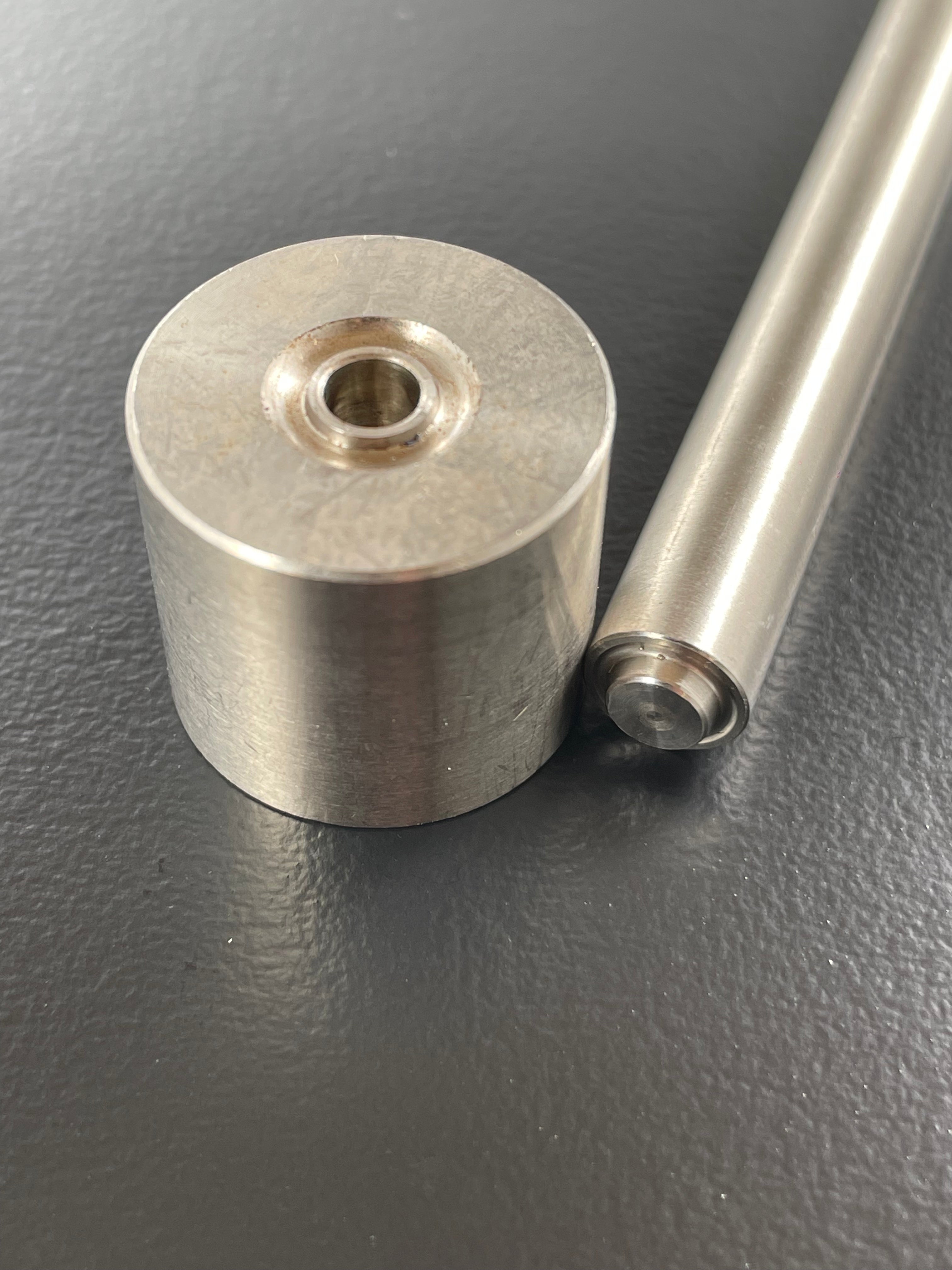 Occhiellatrice - Strumento per occhielli in Kydex