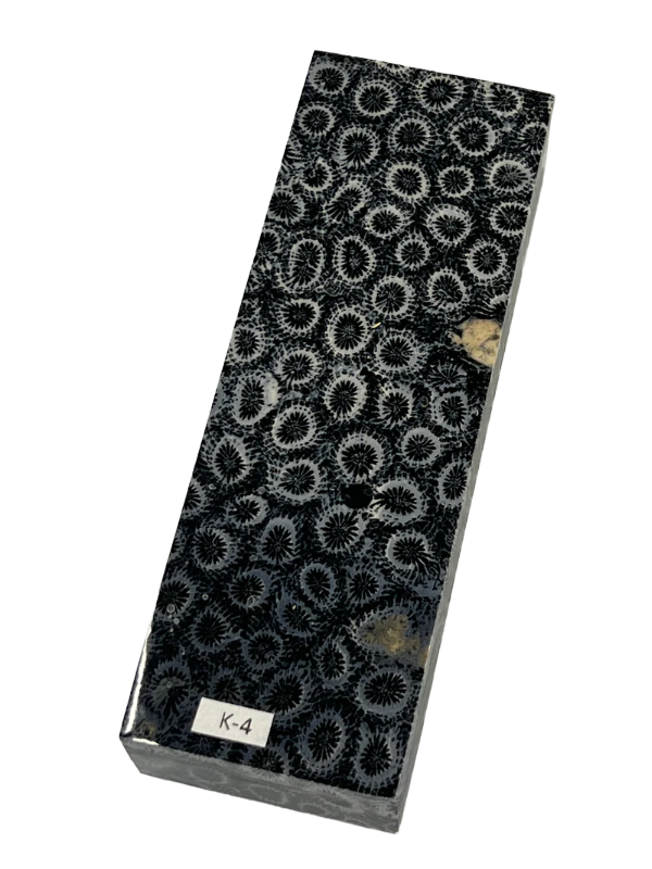 Pezzo grezzo per manico in corallo fossile K4 (nero)