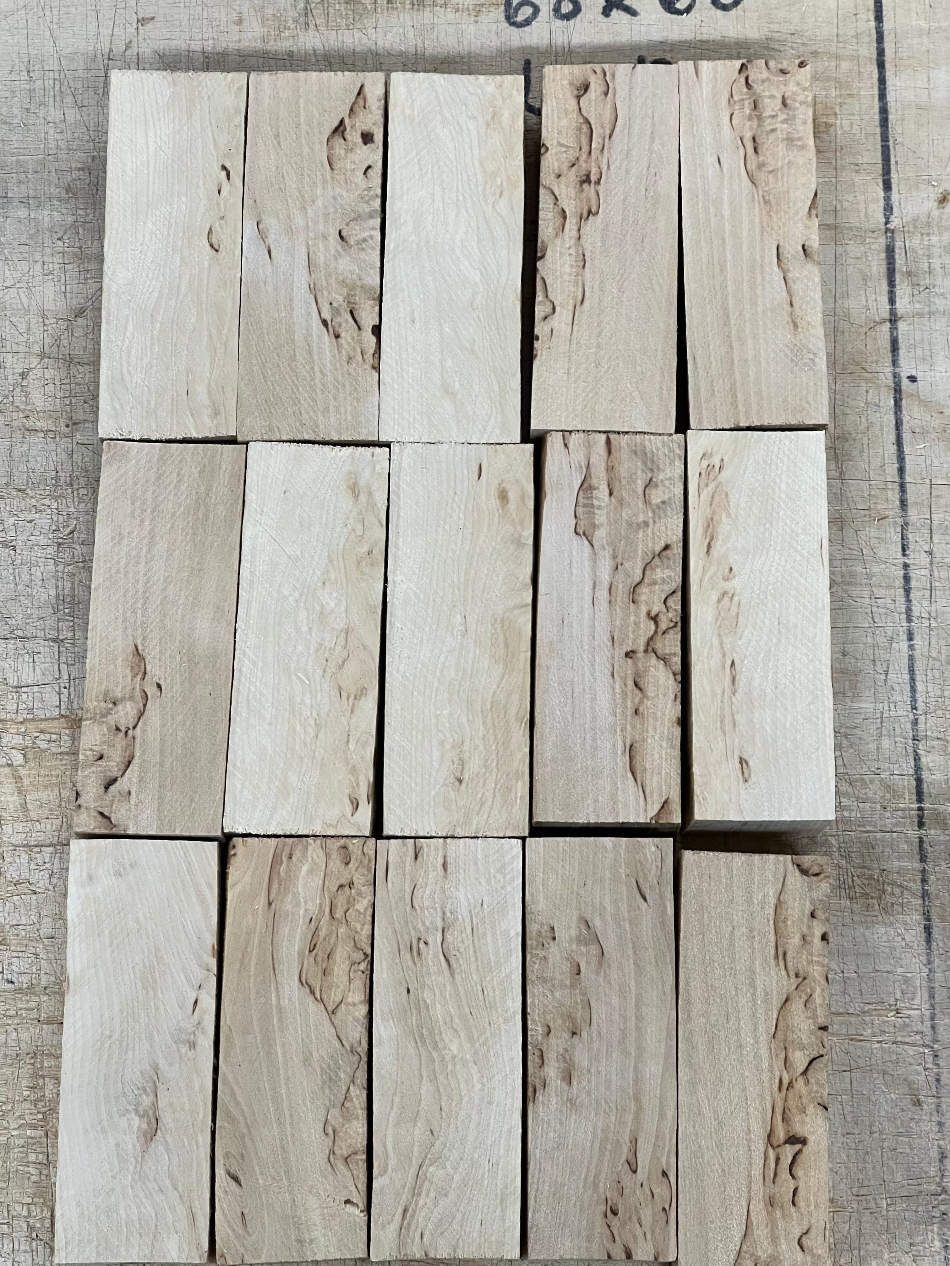 Blocco di legno per manico di coltello