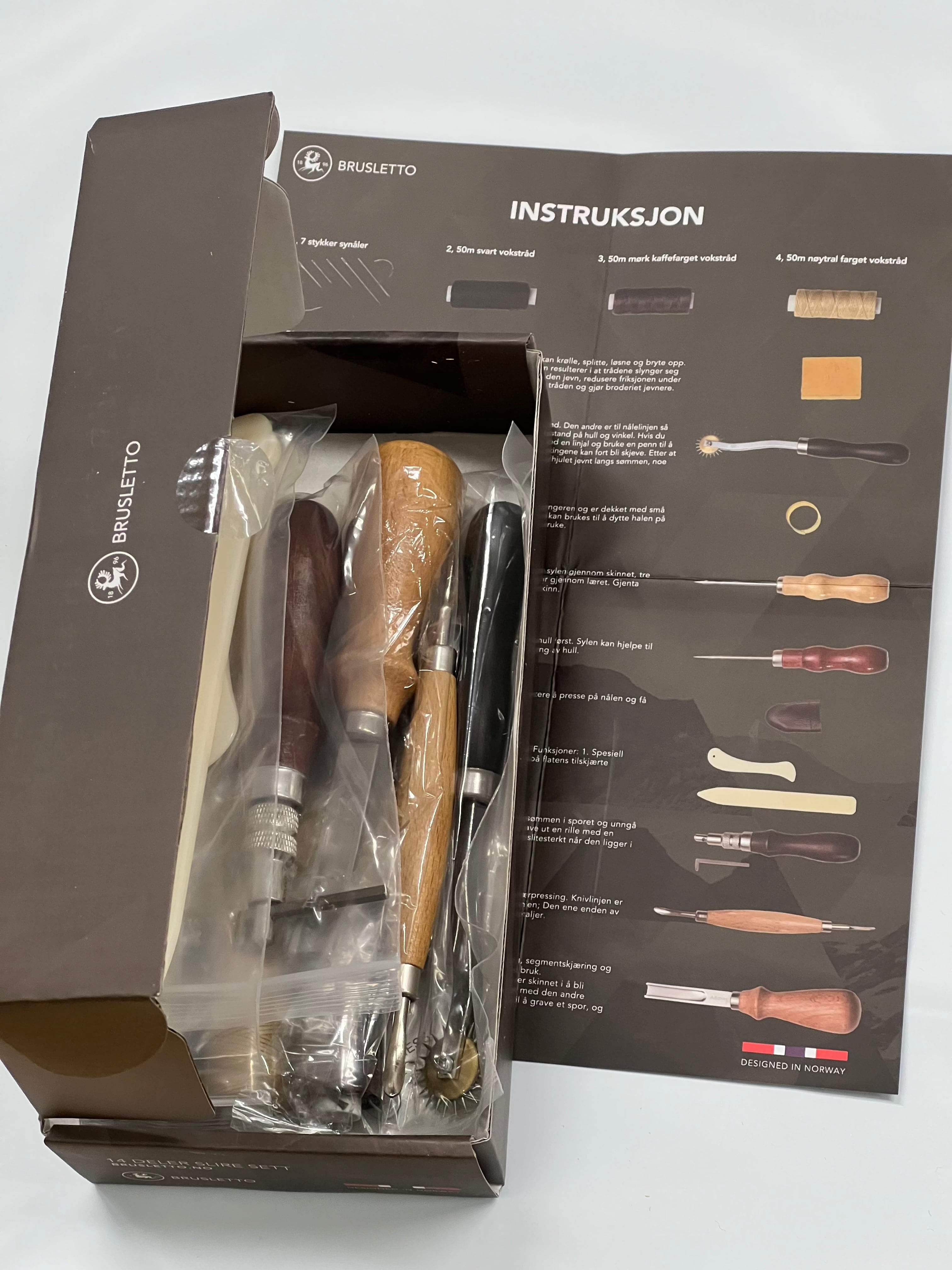 Set di strumenti per creare foderi da 14 pezzi