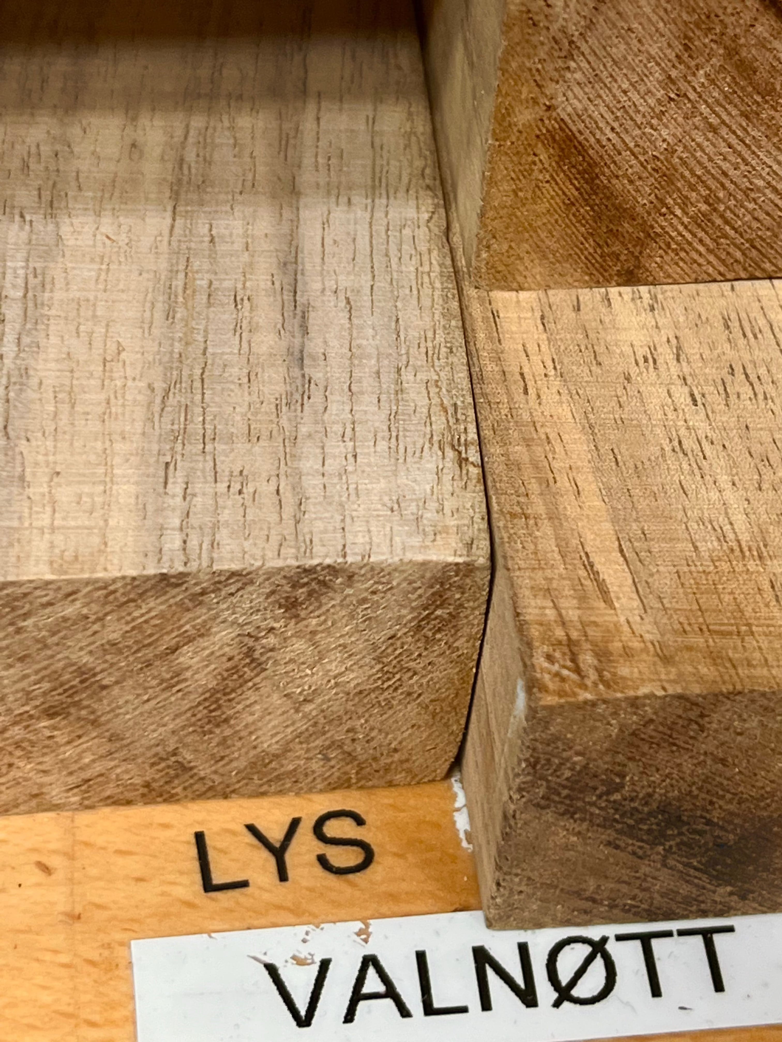 Blocco di legno per manico di coltello