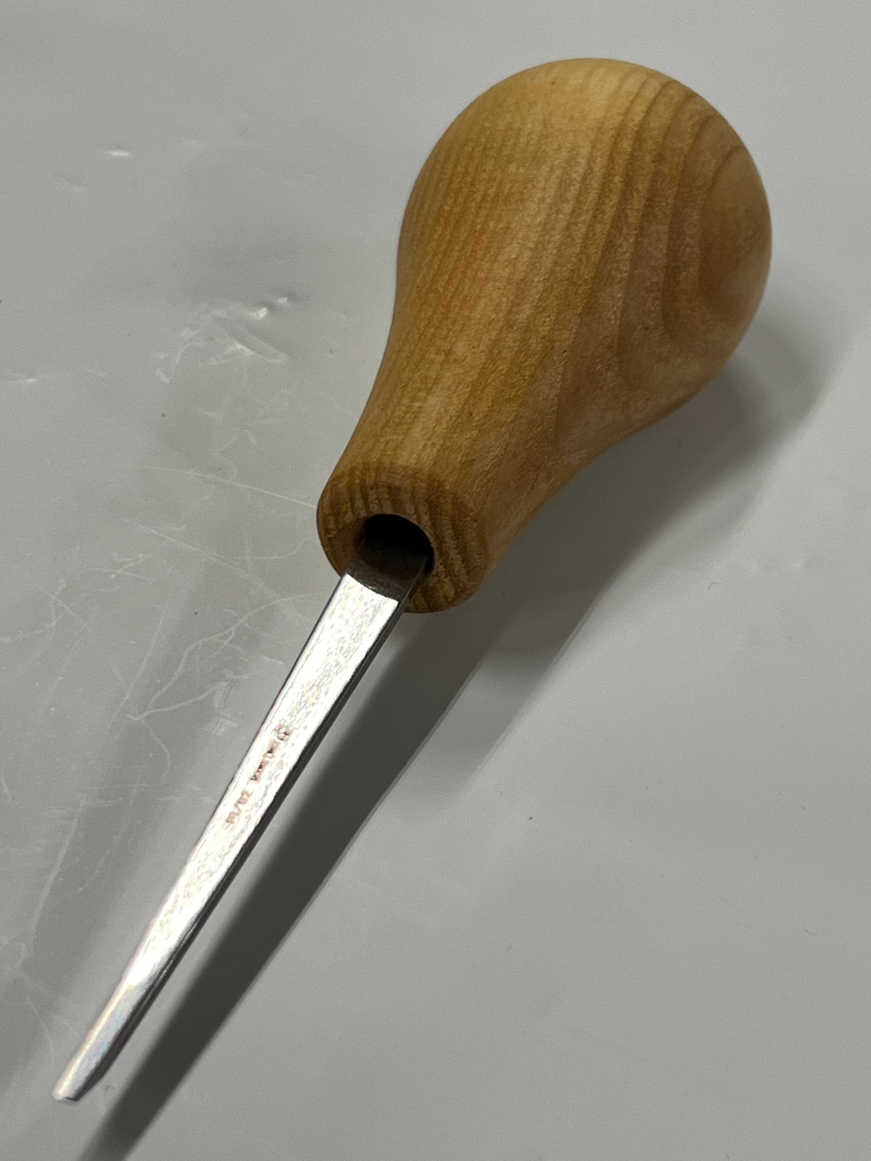 Scalpello da intaglio 75x2mm punta piatta dritta P1/02 con impugnatura a sfera
