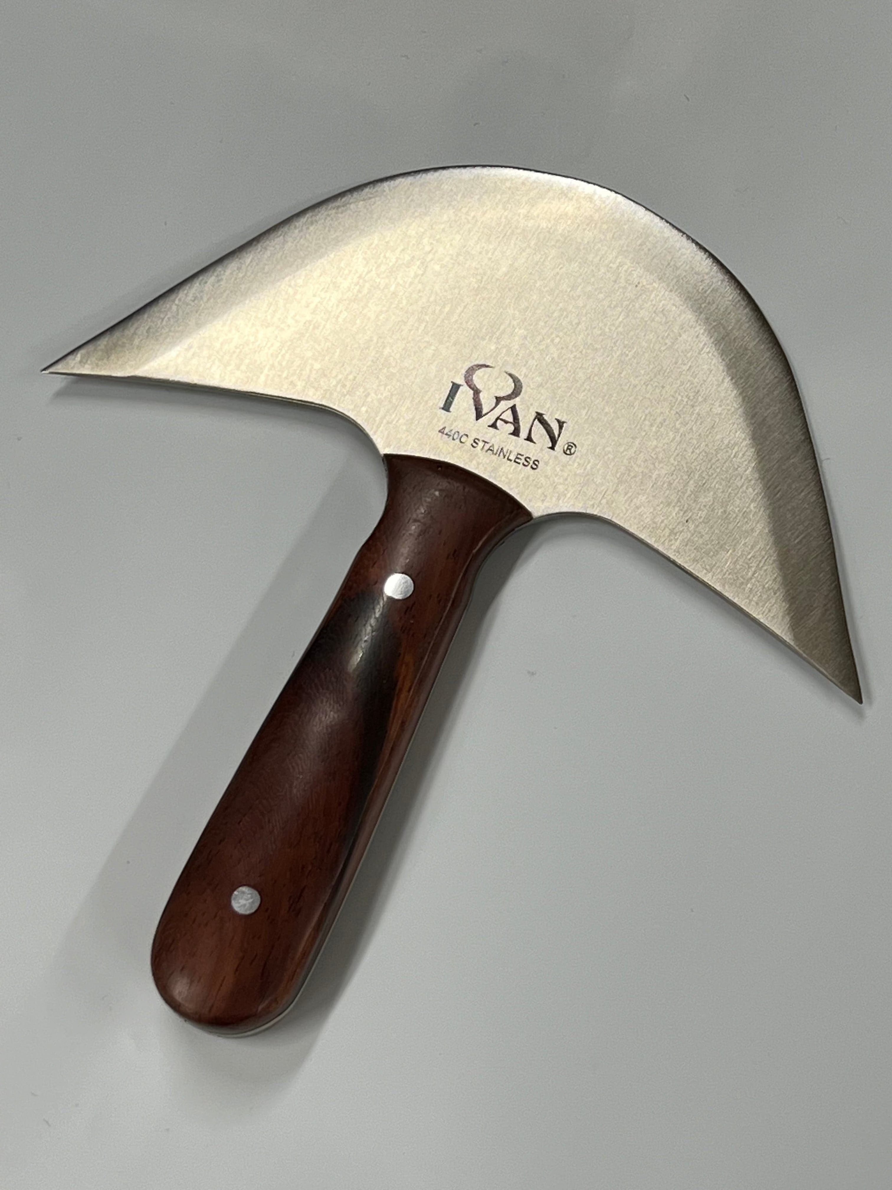 Coltello mezzaluna in stile francese