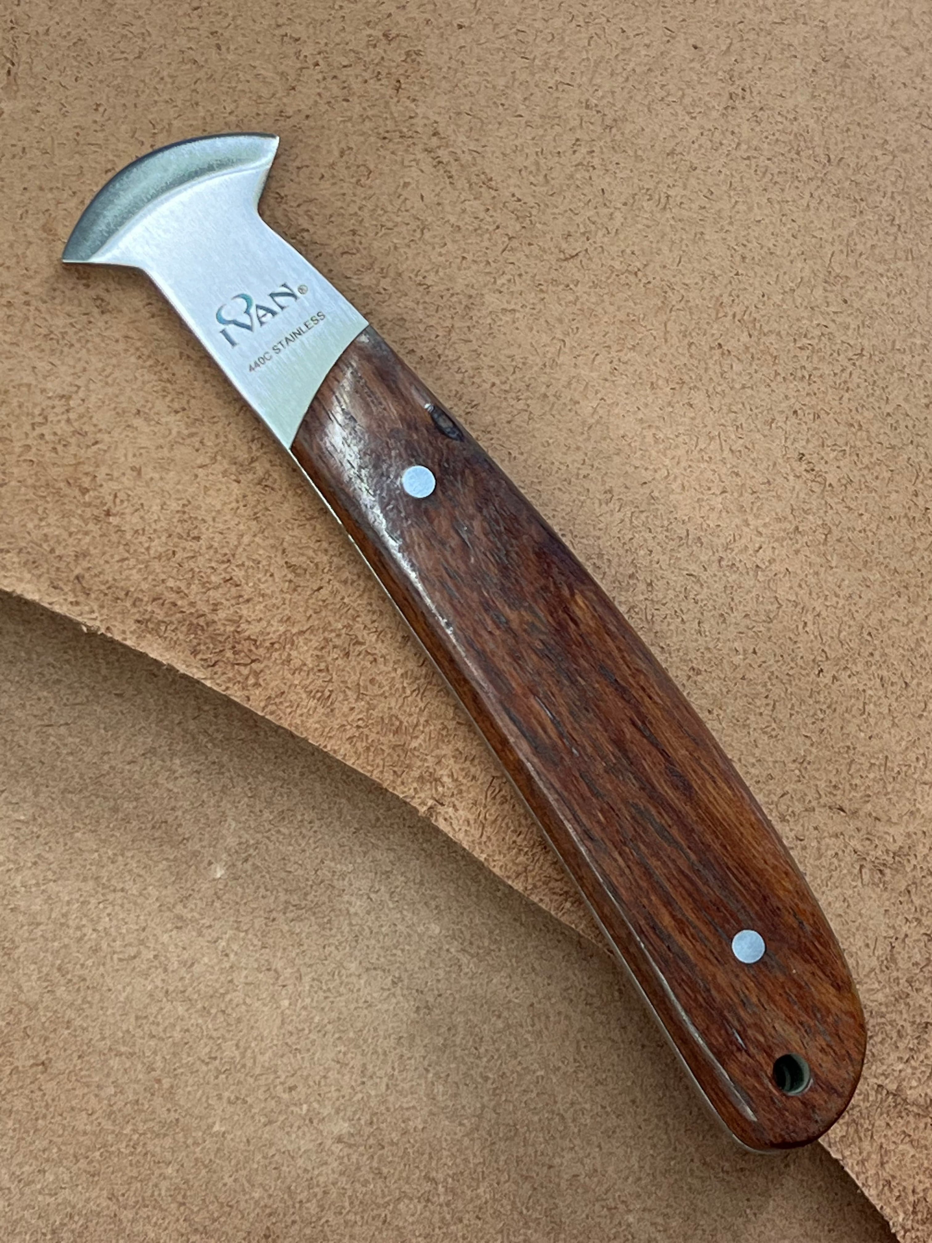 Coltello da mezzaluna in pelle in stile francese