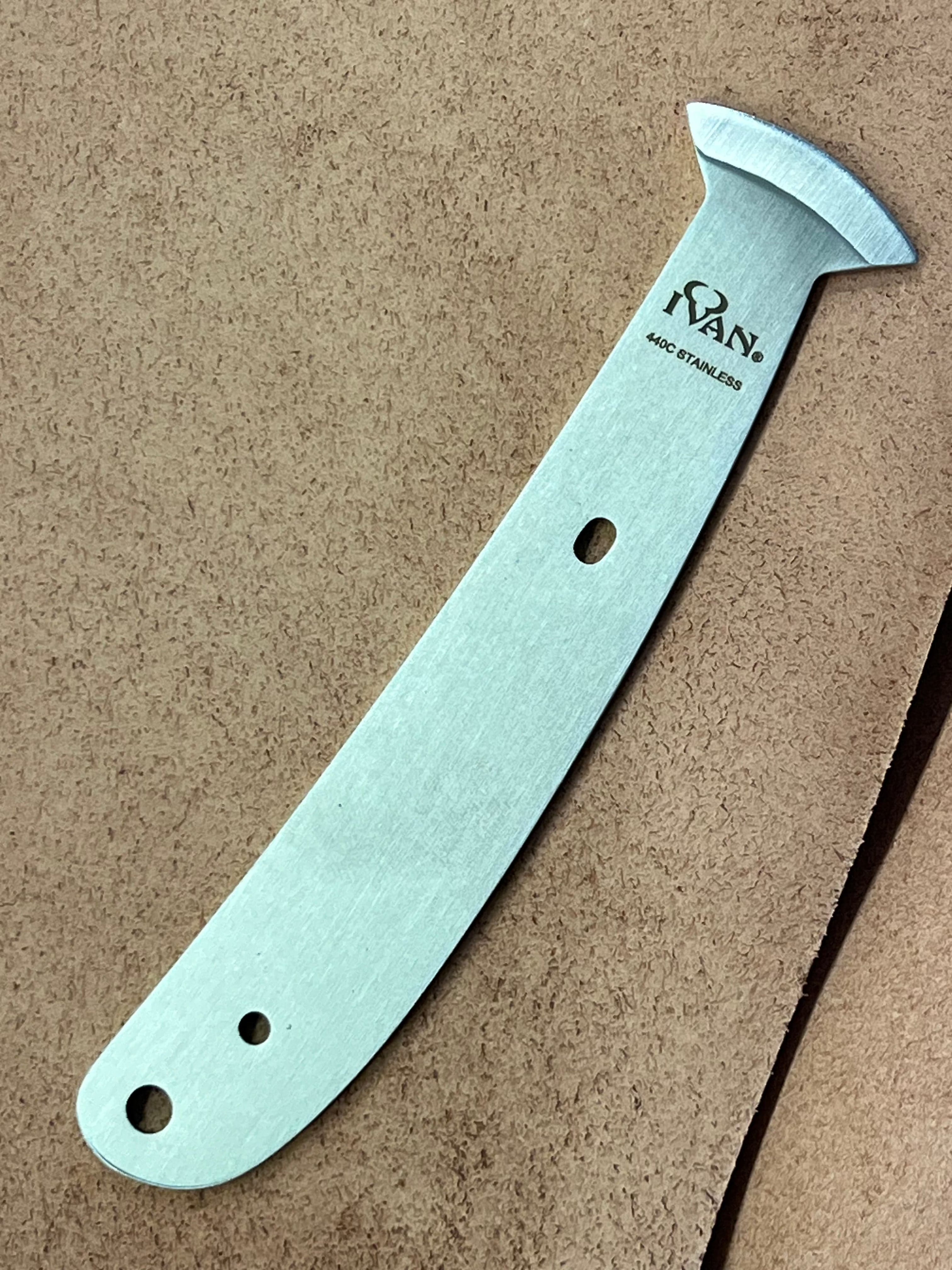 Lama per coltello da cuoio arrotondata in stile francese