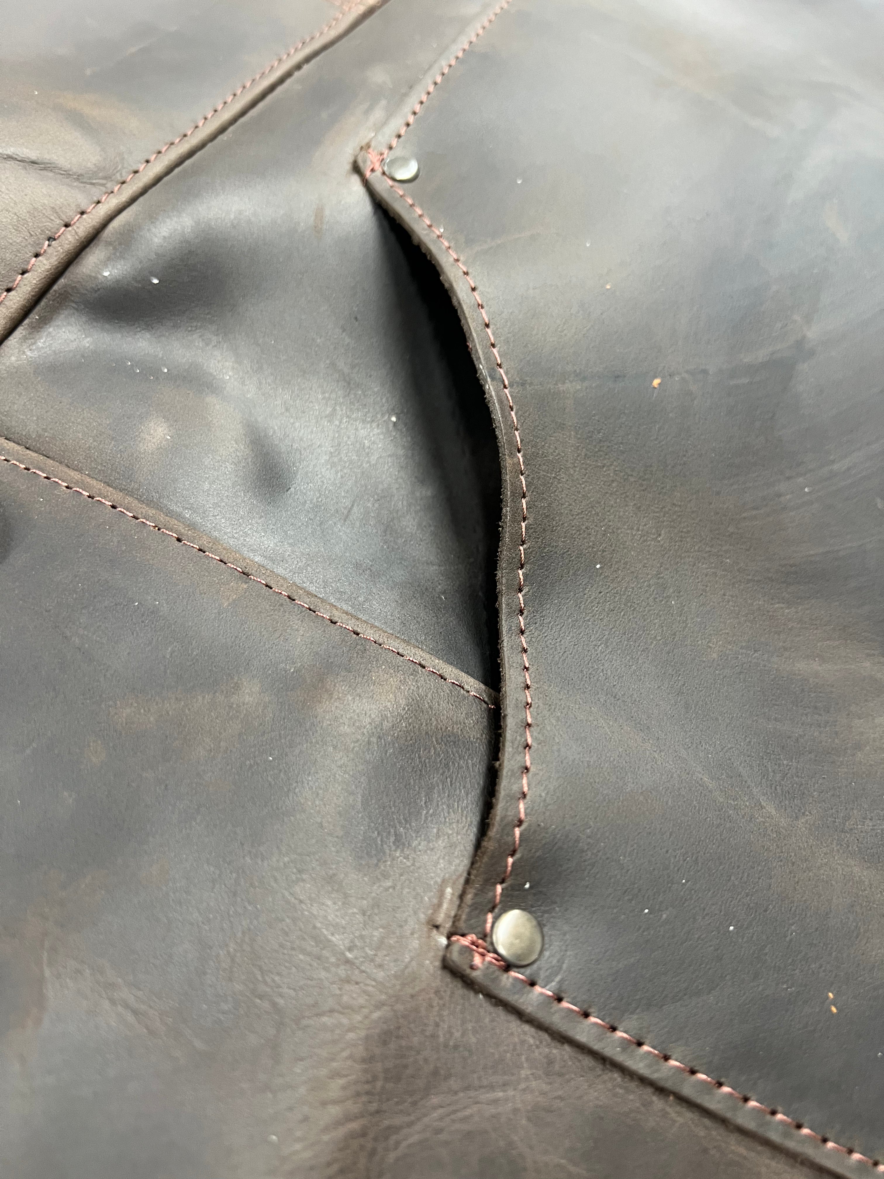 Grembiule regolabile in pelle marrone AP2X