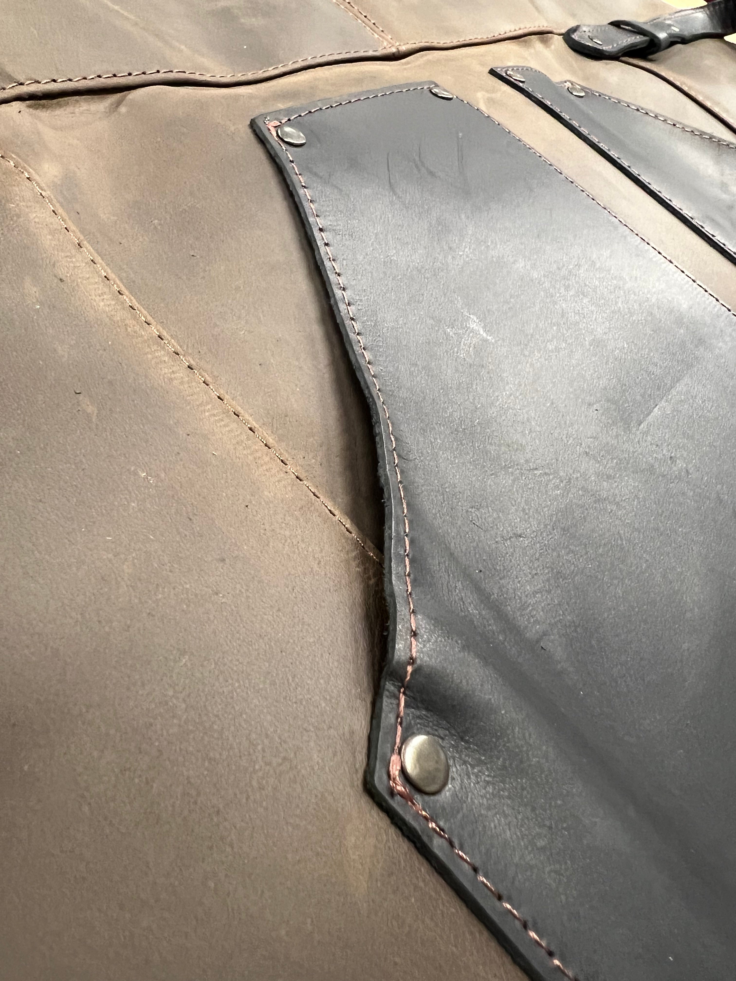 Grembiule regolabile in pelle marrone AP3X
