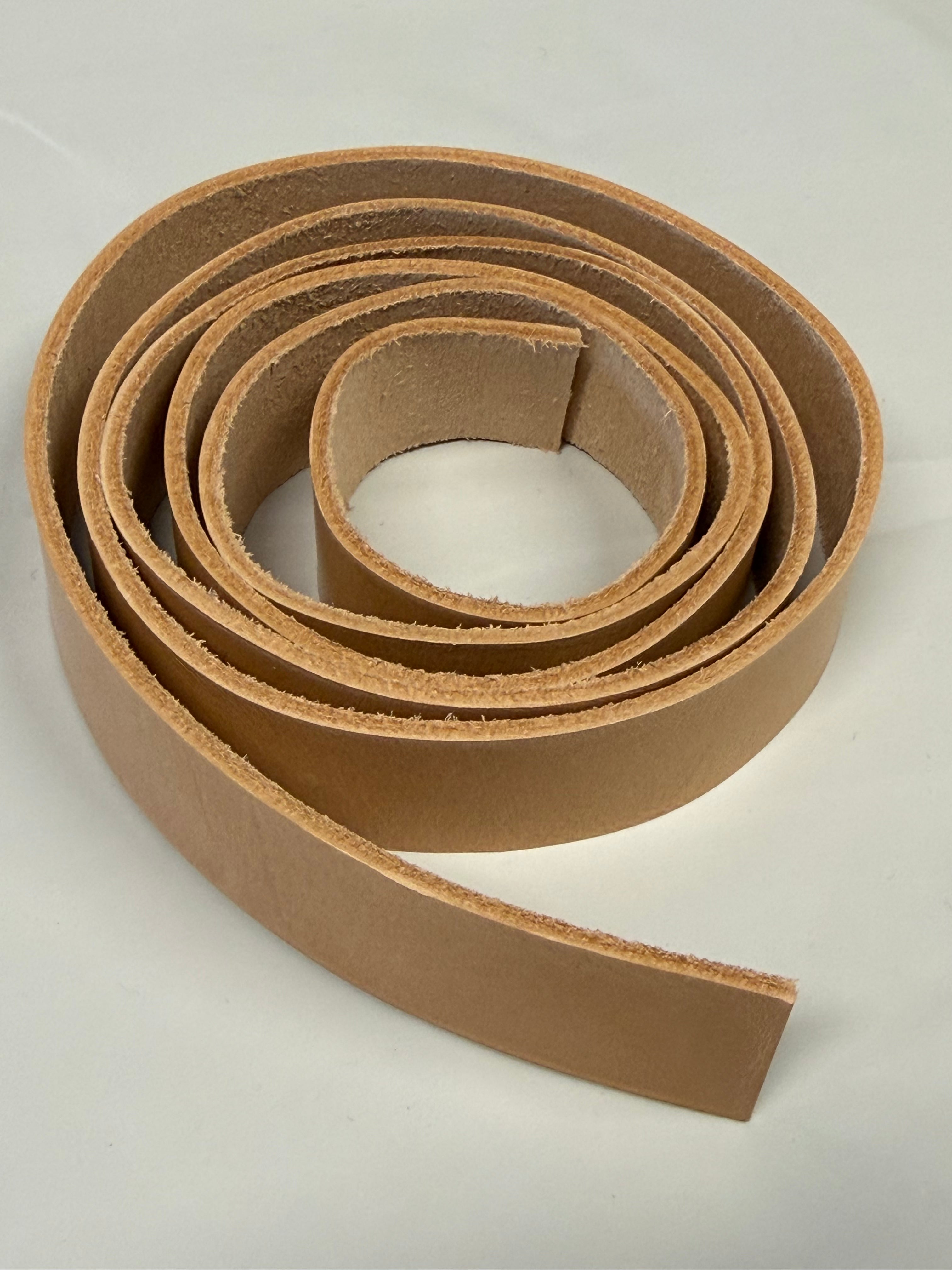 Impara a realizzare un fodero per coltello: cuoio naturale (tannato al vegetale), cuoio per foderi e cuoio per il passante/sospensione
