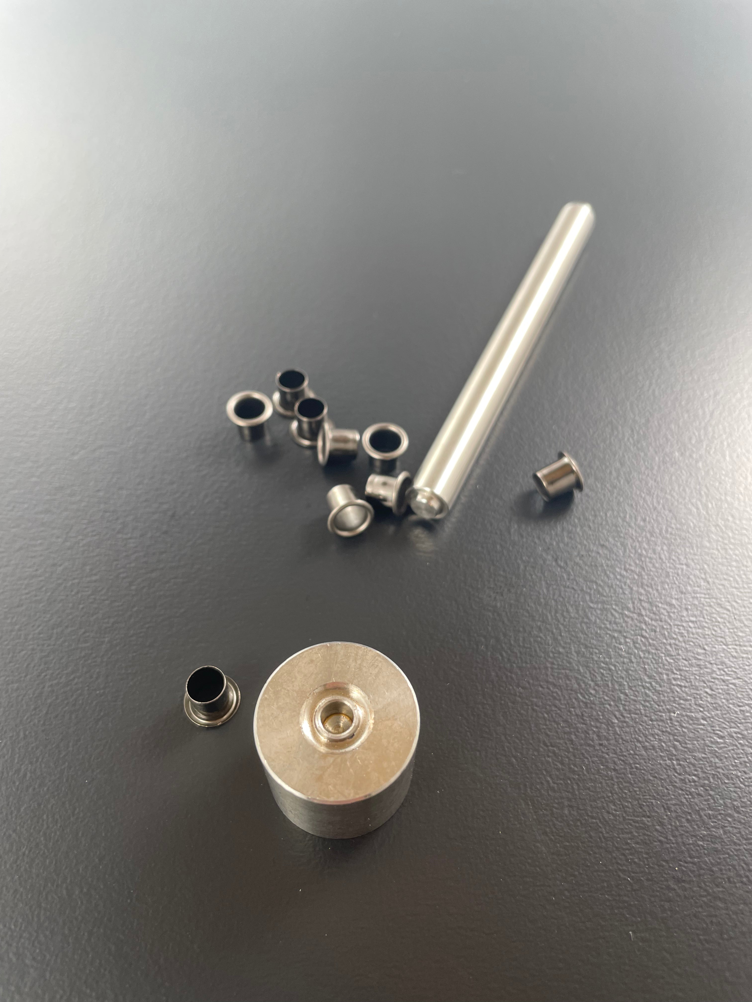 Occhiellatrice - Strumento per occhielli in Kydex