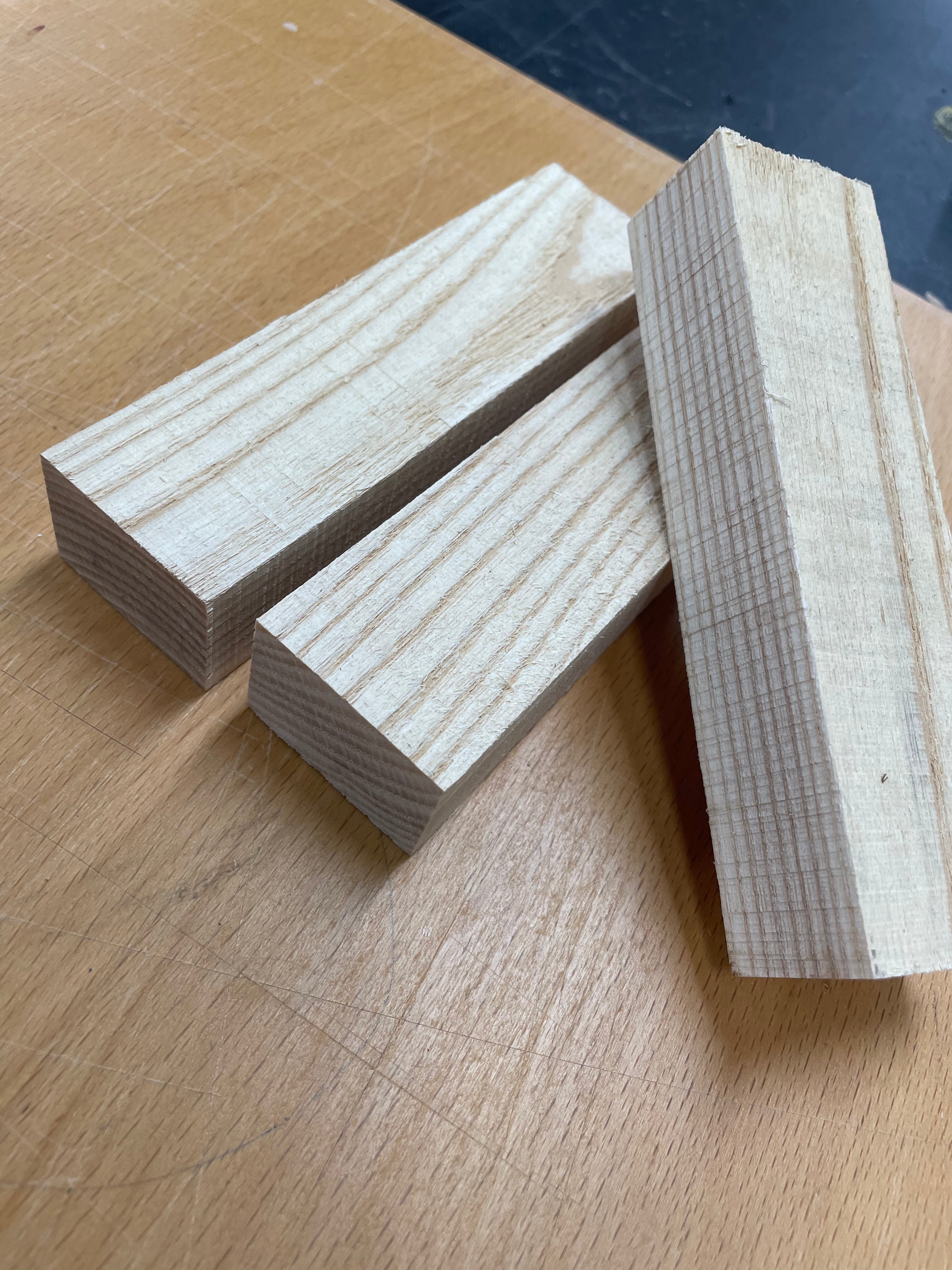 Blocco di legno per manico di coltello