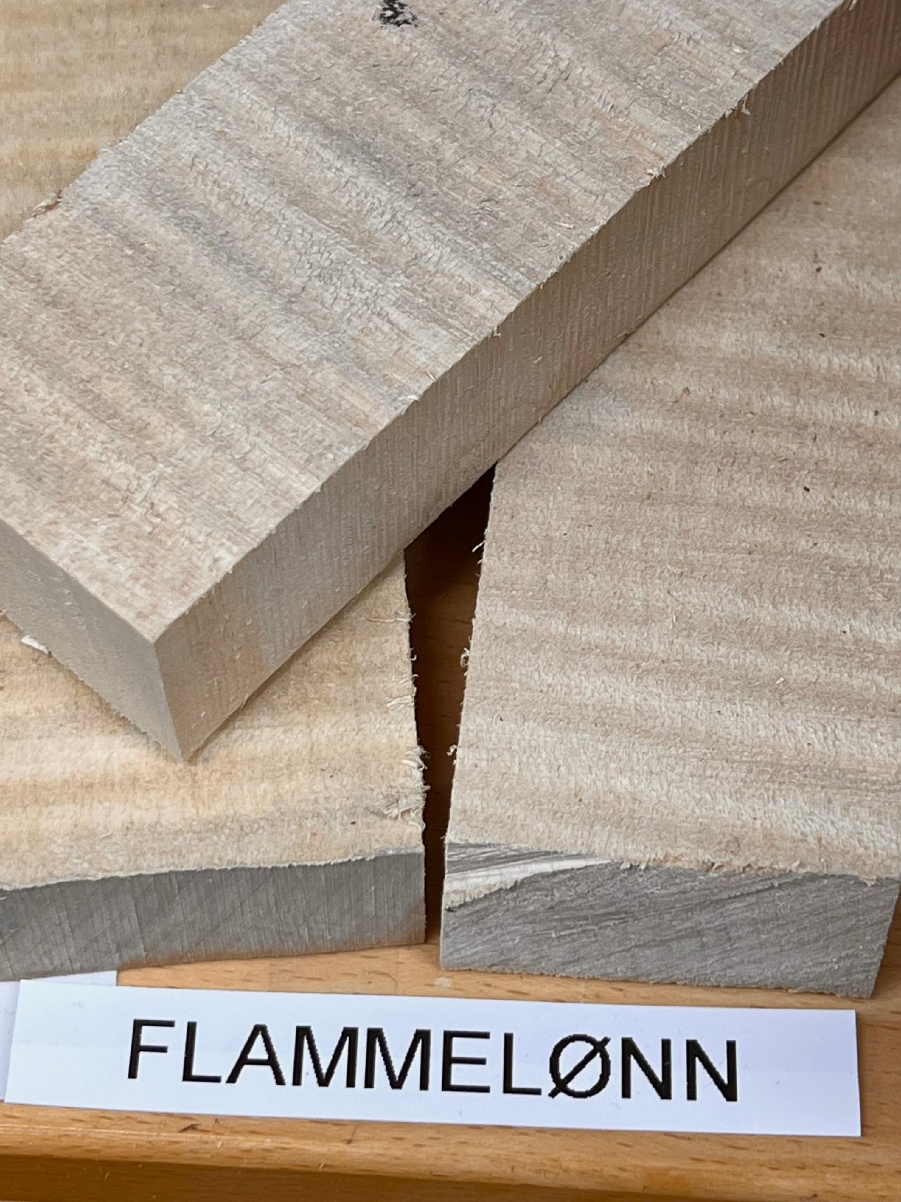 Blocco di legno per manico di coltello