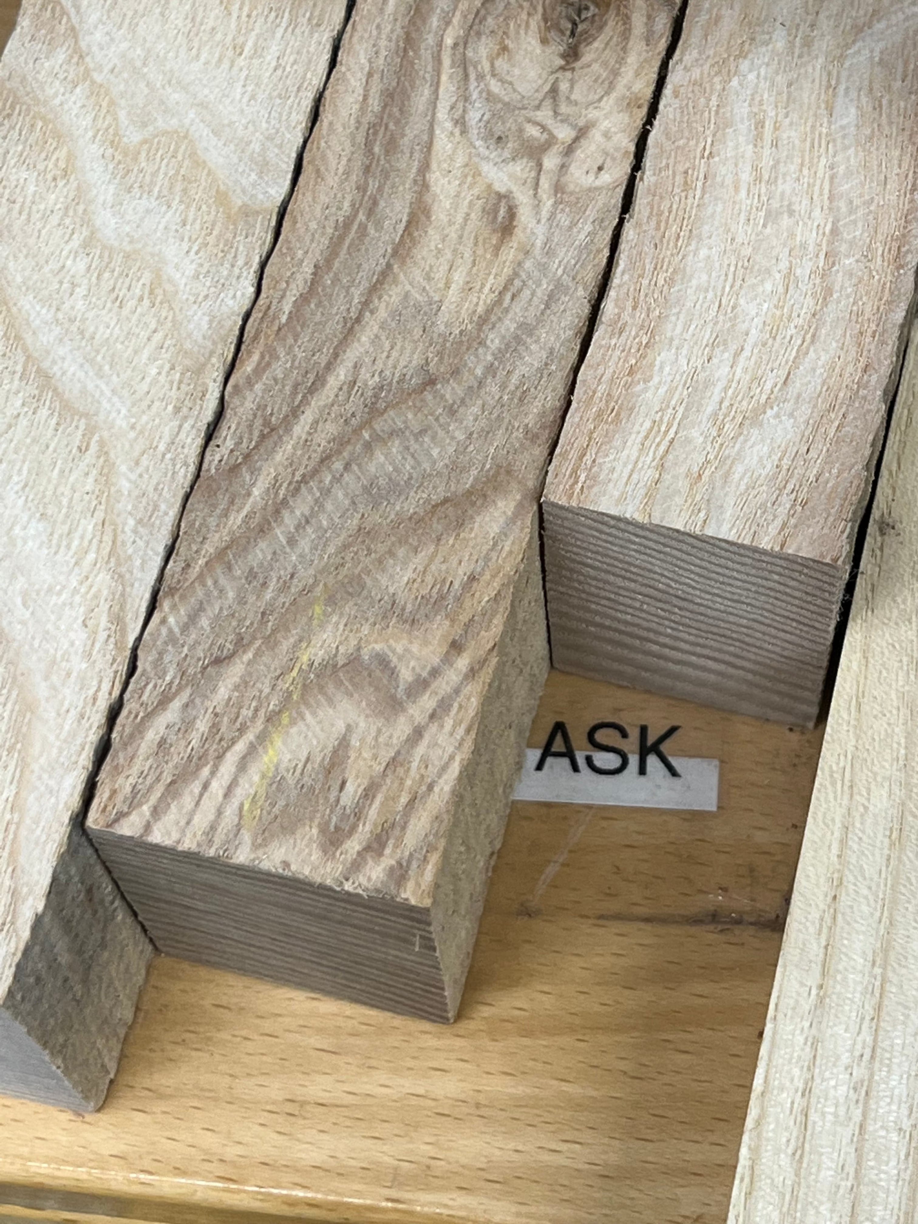 Blocco di legno per manico di coltello
